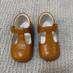 Angel Shoes - Baby Dottie Scalloped T-Strap Mary Jane, Tan